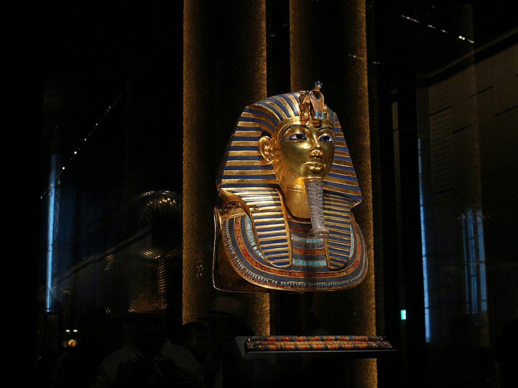 Masque funéraire de Toutânkhamon exposé au Grand Musée Égyptien au Caire