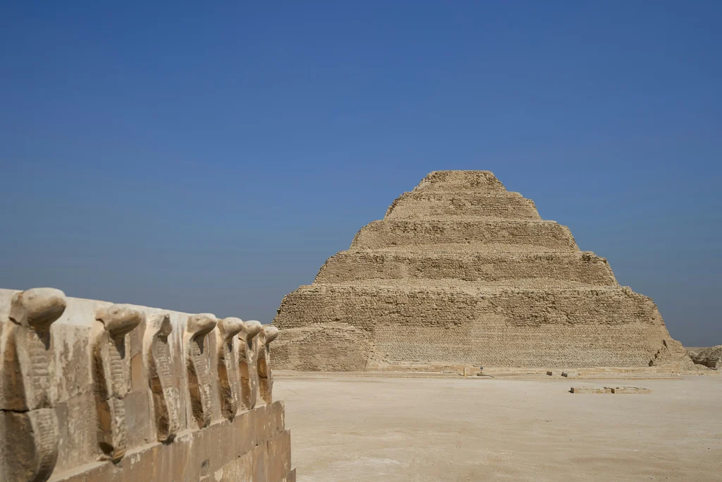 Pyramide à degrés de Djéser à Saqqara en Égypte