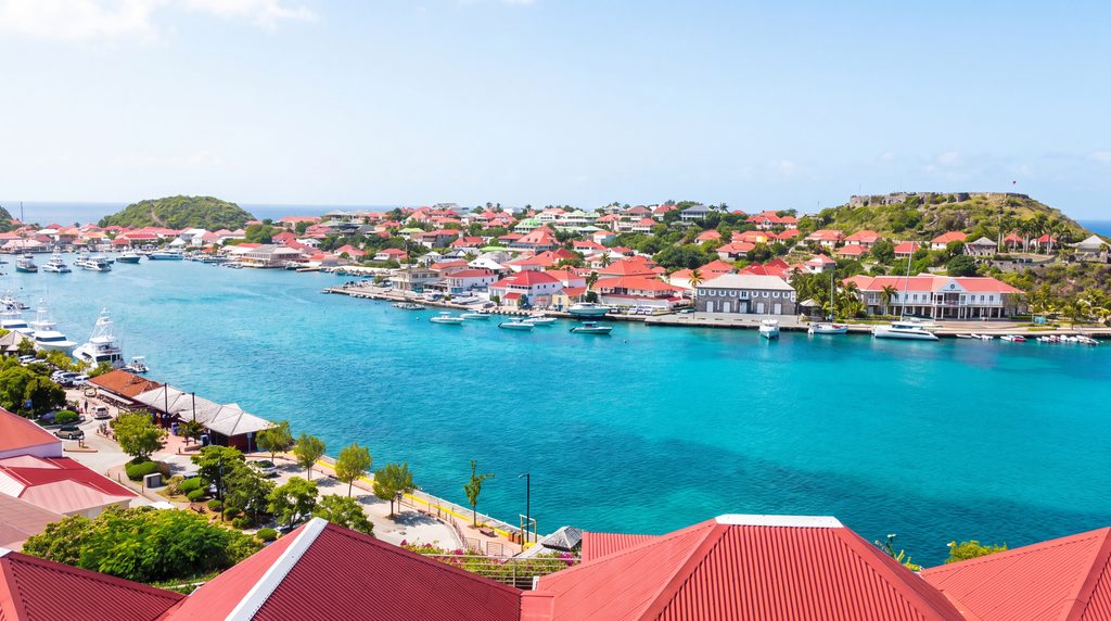 Vue panoramique du port de Gustavia à Saint-Barth