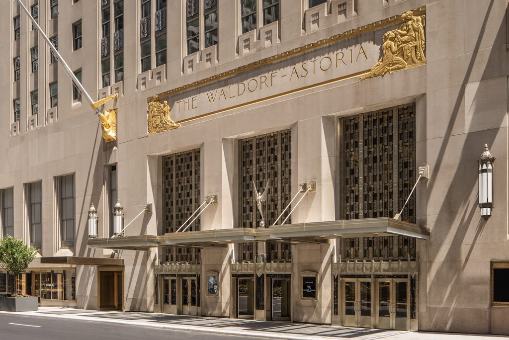 Façade Art déco du Waldorf Astoria New York sur Park Avenue